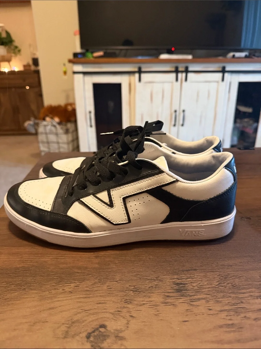 Men’s vans black and white shoes size 10.5